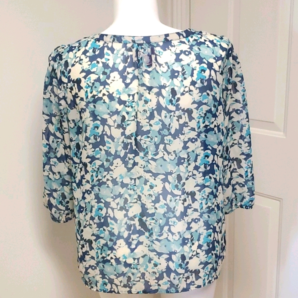 Elle Floral Button Down Blouse - Picture 3 of 5